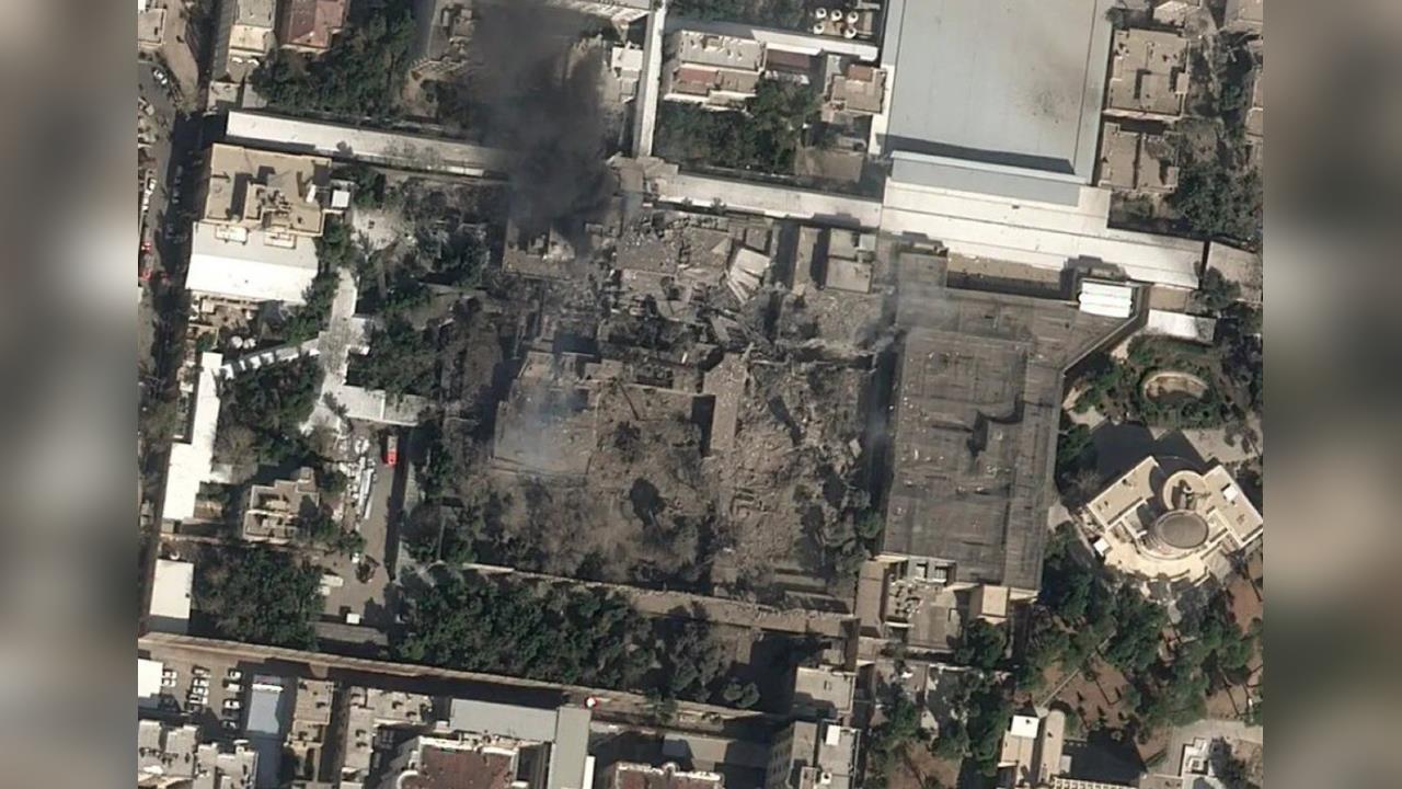 美國投30枚「精準炸彈」轟哈米尼官邸　衛星照片曝光「宛如廢墟」