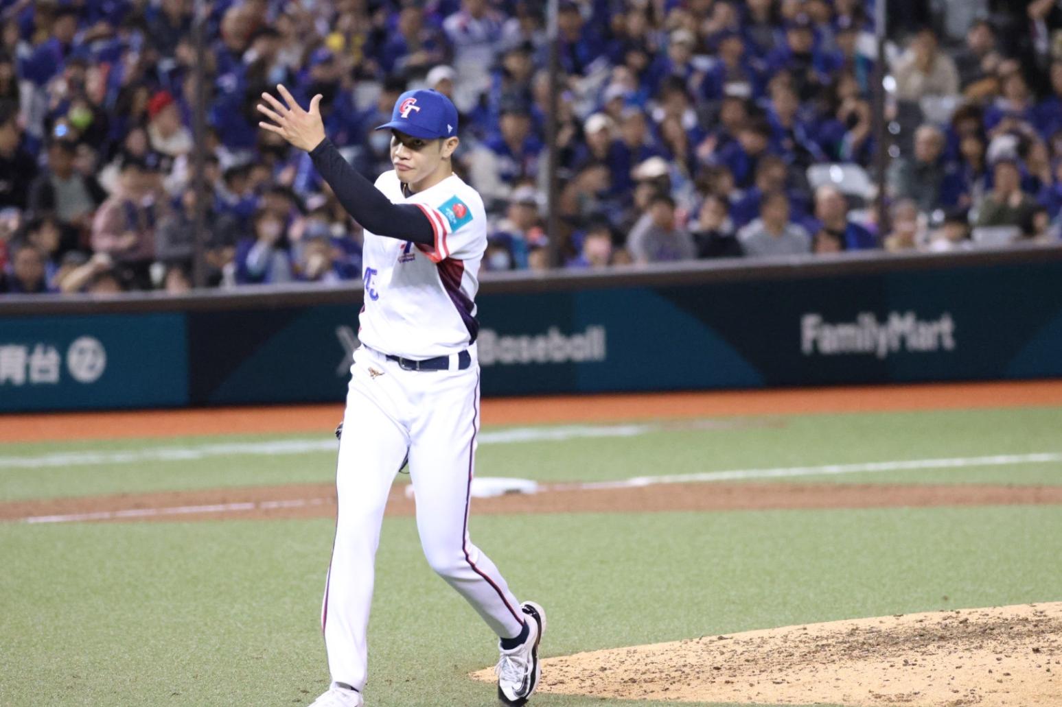 WBC/林維恩穿回中華隊42號　球衣出錯「官方記個E」