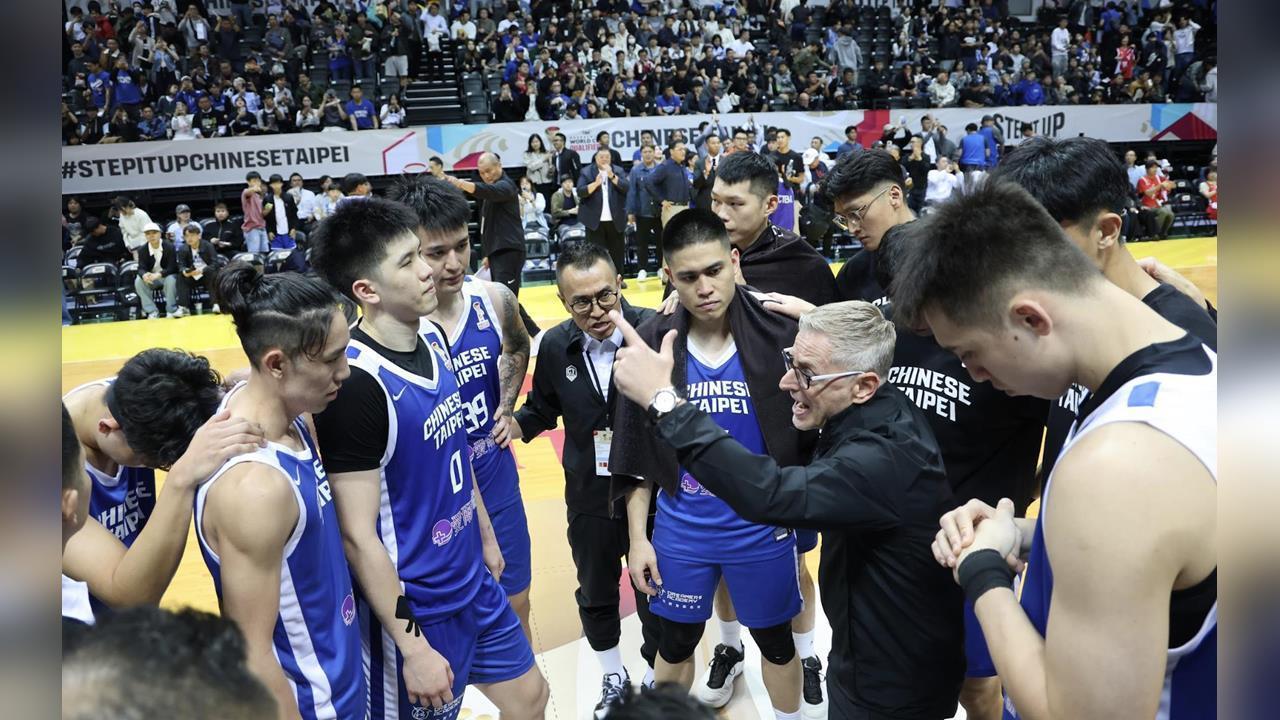 台灣男籃大戰中國！劉錚飆進超前三分彈上半場台灣51比50領先