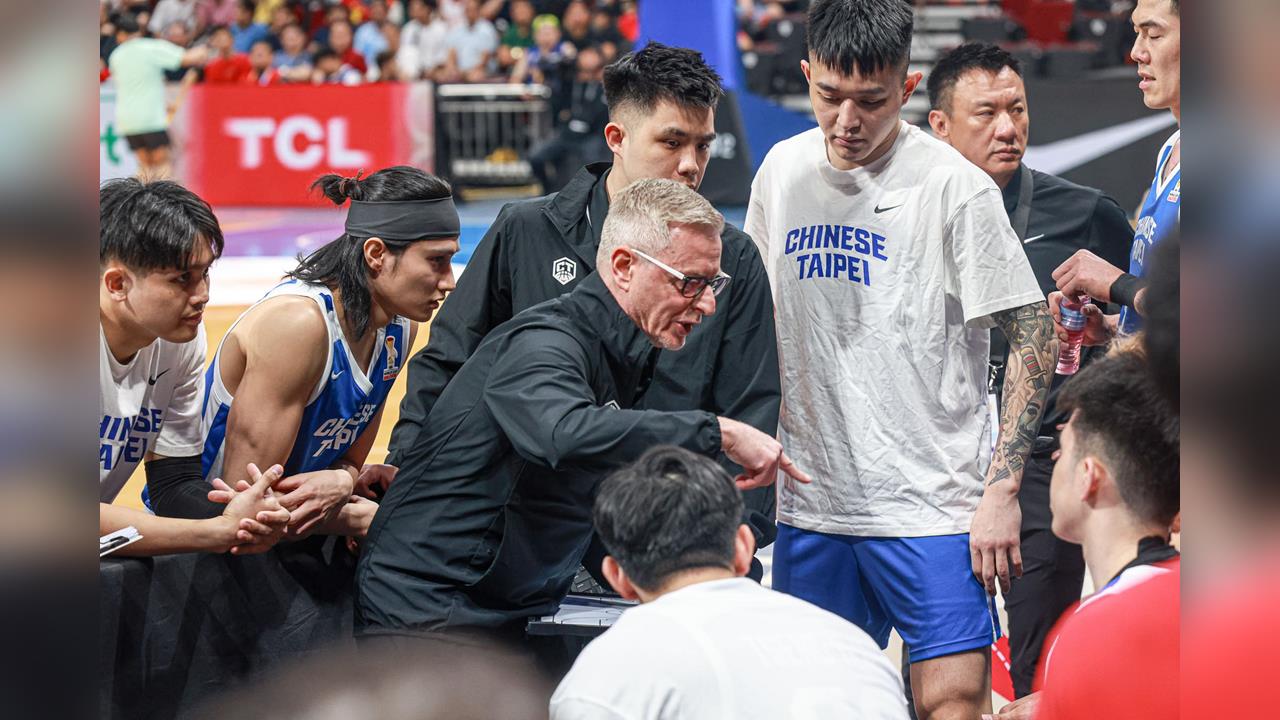 台灣男籃對決中國！台灣隊決勝節遭逆轉以93比100吞下敗仗