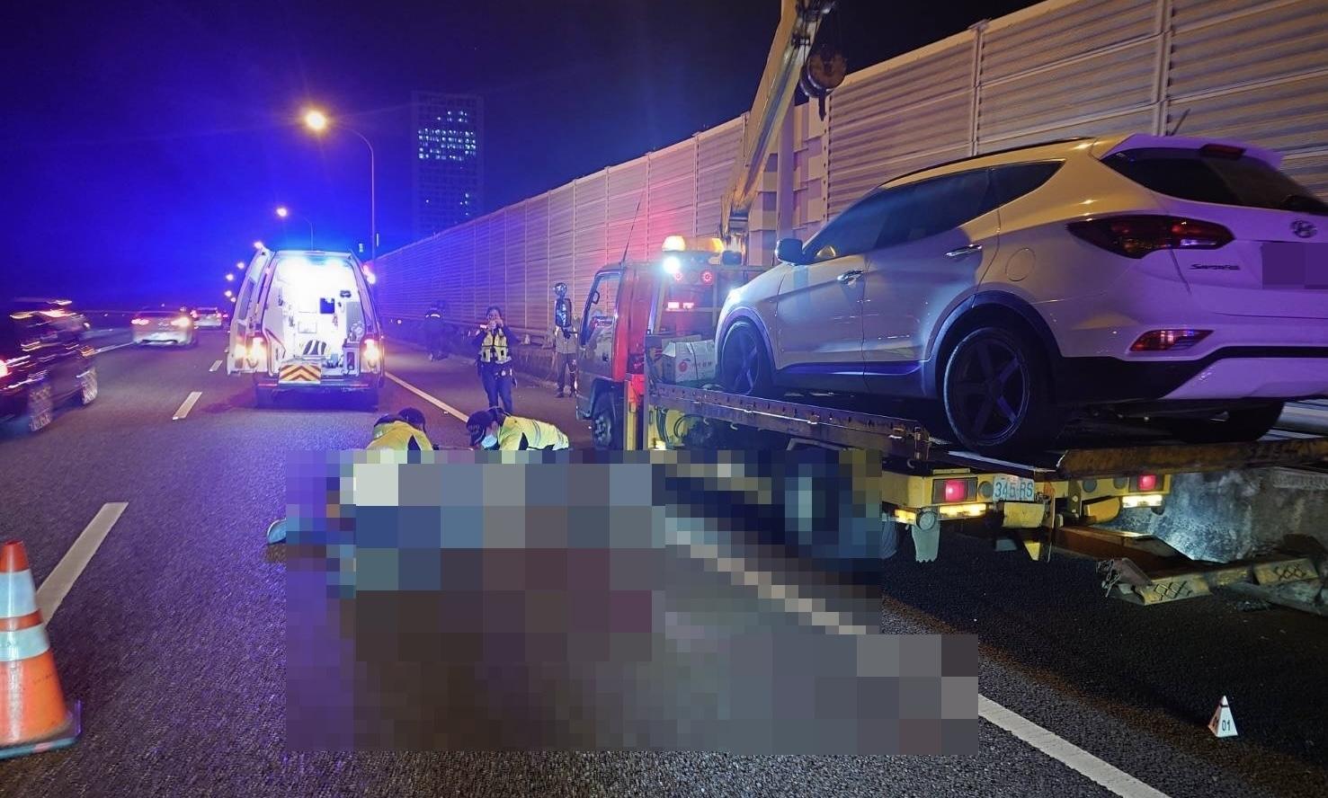 影/ 國1五楊高架嚴重車禍　故障車駕駛下車被撞命危