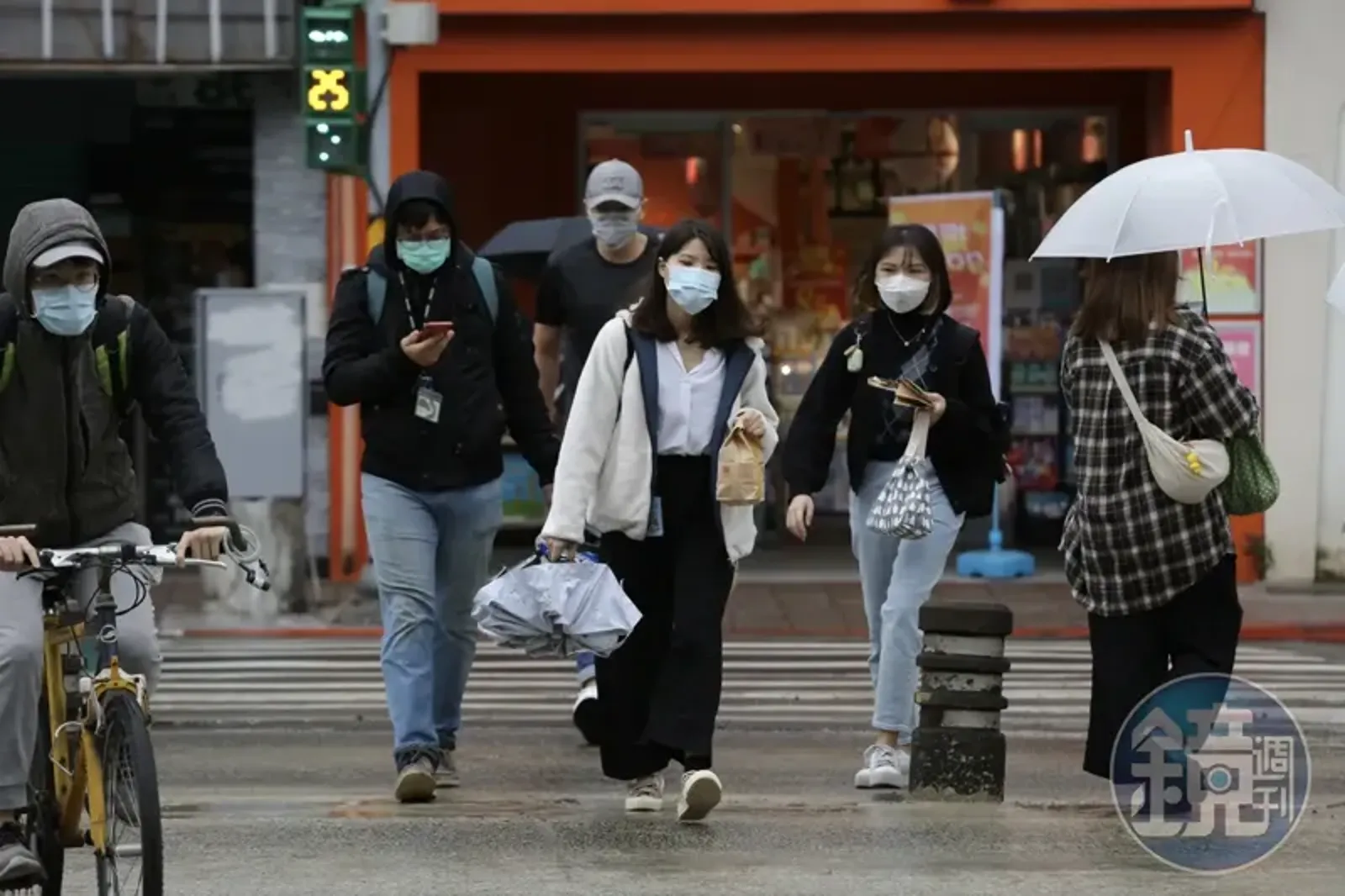 峰面接近！15縣市強風特報　日夜溫差大｢部份地區防雨彈來襲」