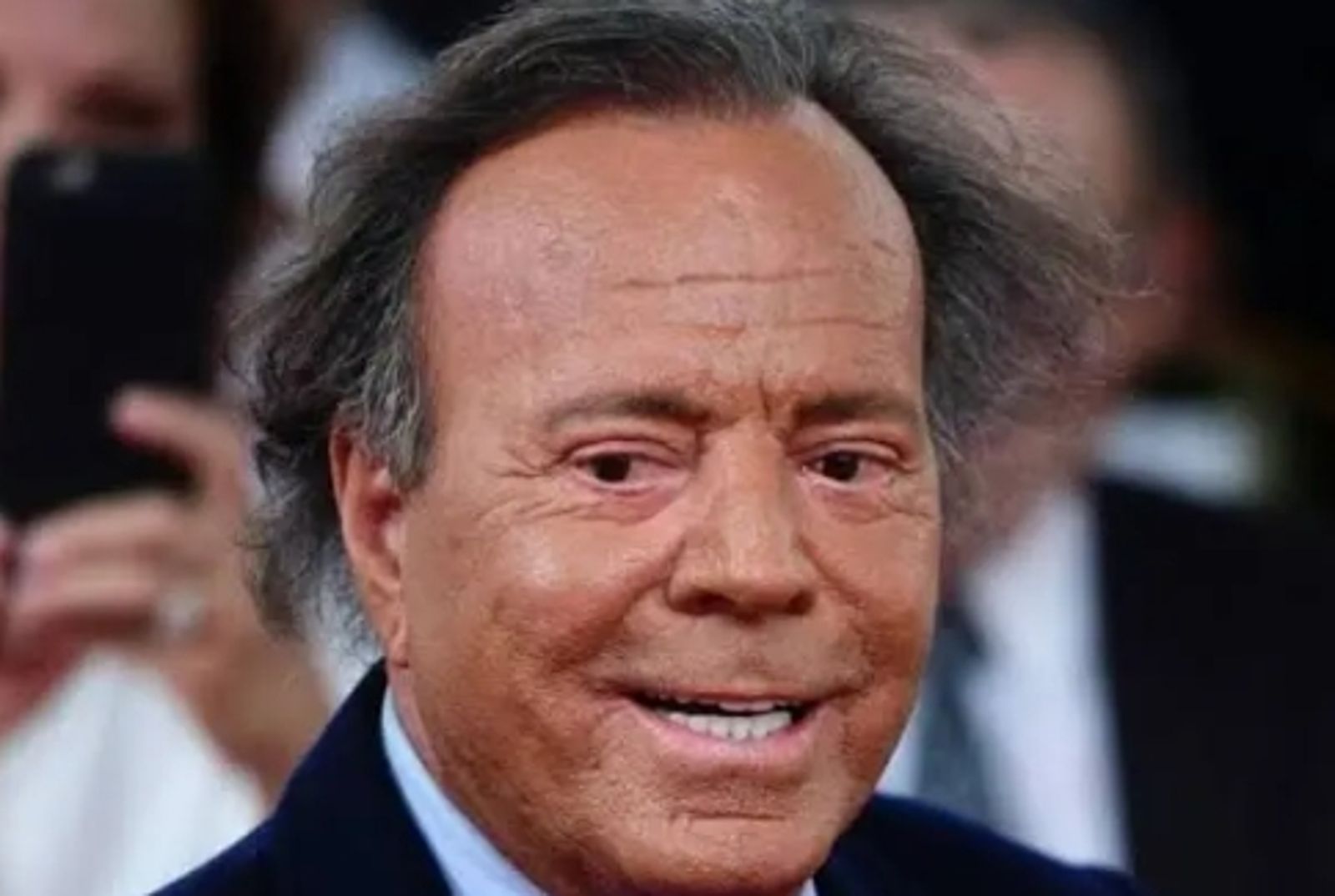 震撼彈！「西班牙情歌王子」胡立歐遭控性侵女員工　還涉嫌人口販運