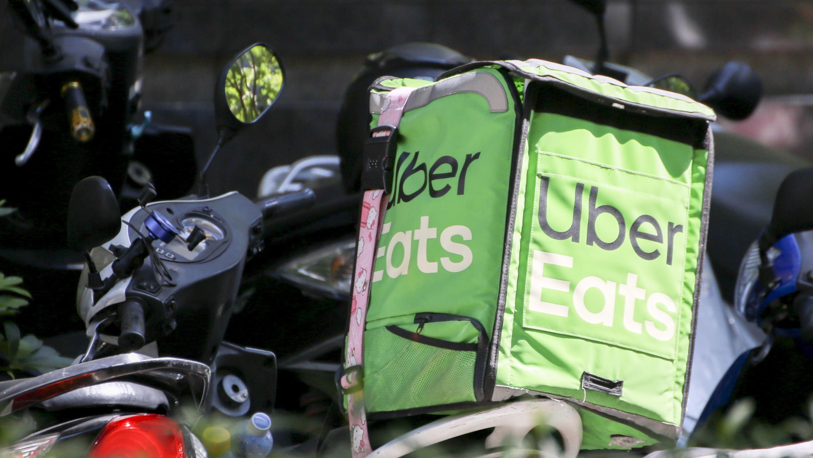 外送員只等23秒！拎「615元餐點」...