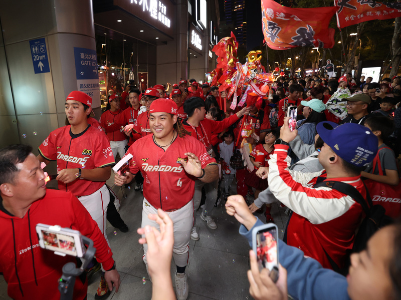 味全龍感謝祭　舉行夜光遊行（2） (...
