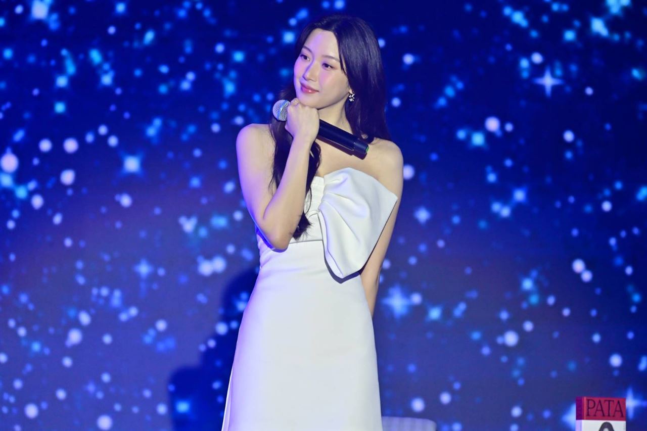 直擊／《女神降臨》文佳煐來了！甜喊：待會要去吃火鍋　看台粉應援落淚