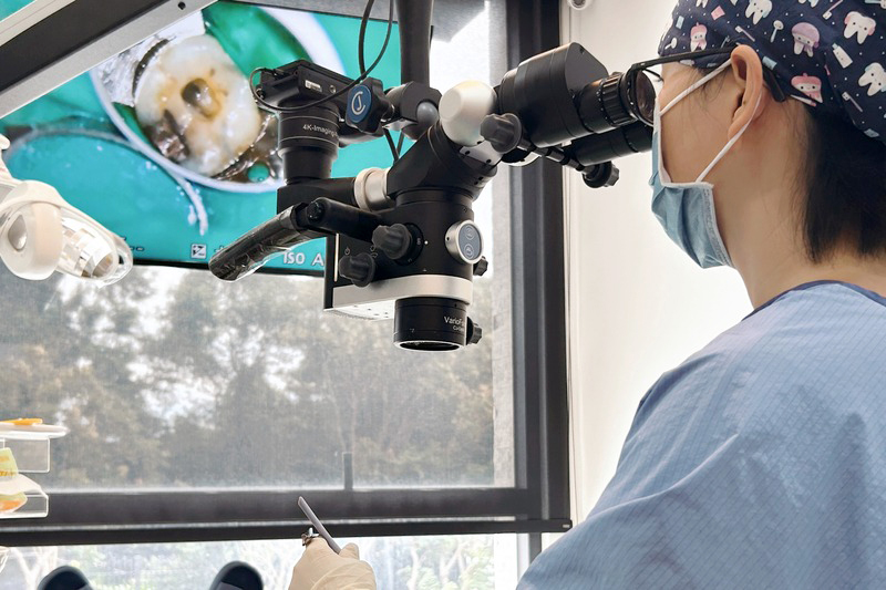 牙齦反覆冒膿怎麼辦？竹北顯微根管治療推薦