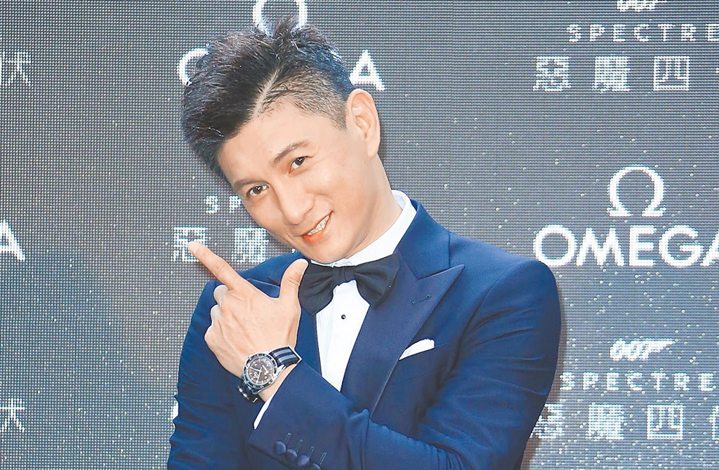 吳奇隆返輔大領傑出校友 校長曬合照曝驚人共通點