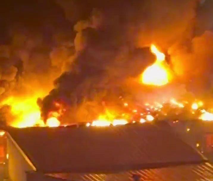 影/新北皇兒小舖門市「2層樓燒成殘骸」！負責人沉痛發聲明