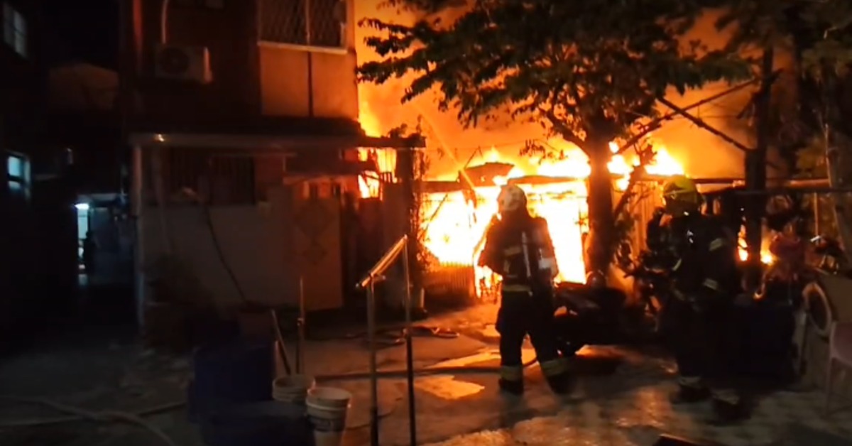 新／嘉義凌晨大火！濃煙火光照亮夜空 出動16輛消防車灌救