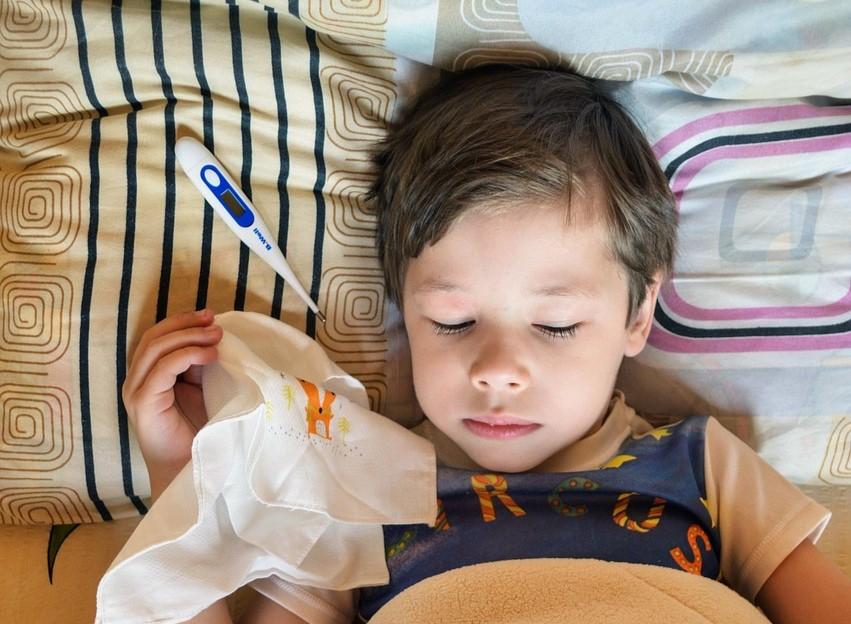 小孩肚痛慎防「6大警訊」　輕微一動就痛恐是腹膜炎