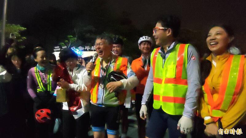 「一日北高」今03:46抵高雄 柯文哲：很高興黃國昌騎完