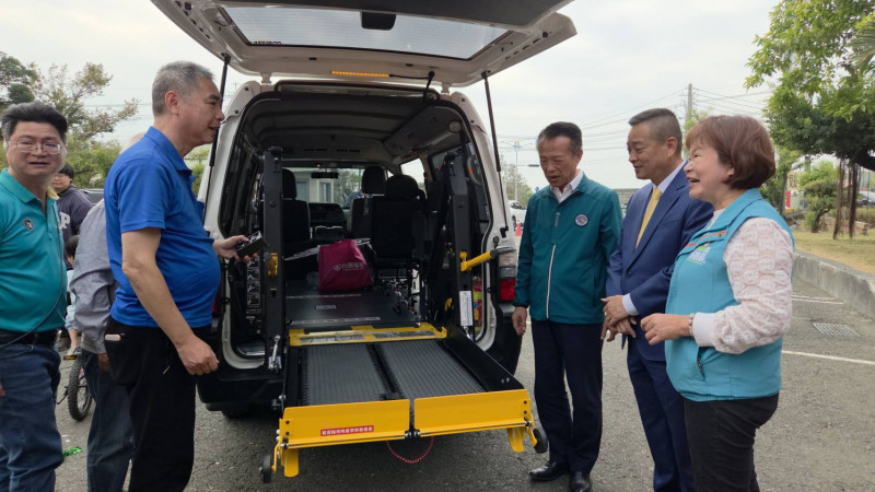 偏鄉長輩有福了 嘉縣新港、溪口、六腳新增長照車