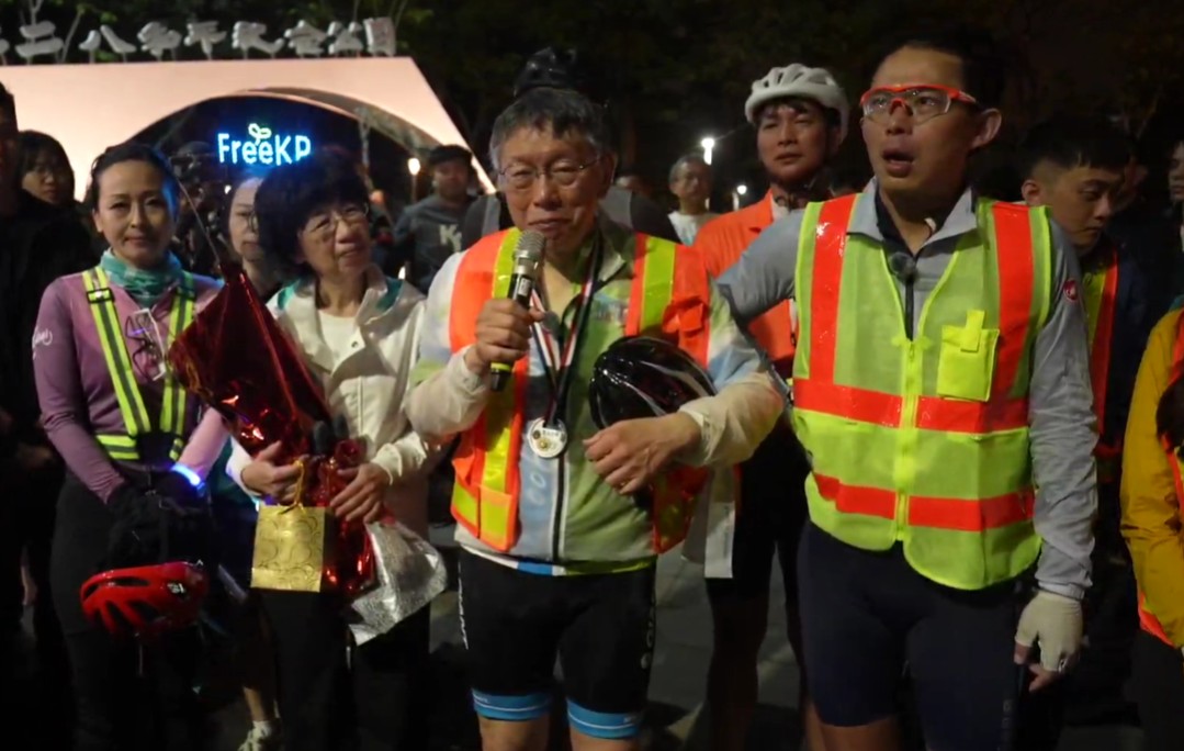 耗近22小時完成一日北高　柯文哲笑稱「這次最難」：讓全世界知道民眾黨絕不屈服