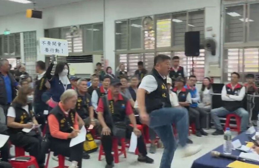 踹桌案傅崐萁告6罪僅1項起訴　張峻：...