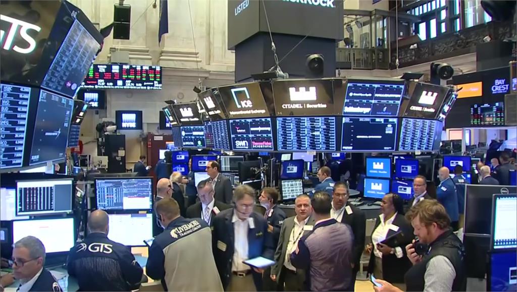 摩根大通重挫拖累銀行股 美股三大指數走低、費城半導體逆勢上漲