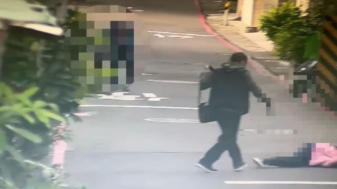 酒後大亂鬥！醉女跌倒男友求助老婦遭拒...