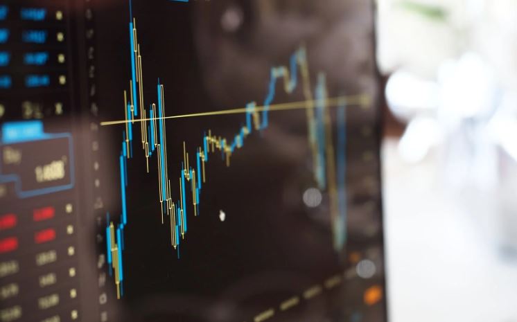 不是Meta！專家點名「這4檔」適合小資族進場股票：搭上成長順風車