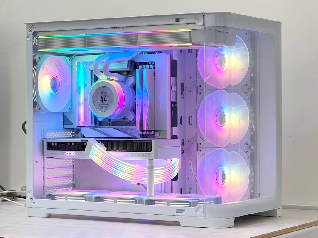 高雄前鎮電腦店：從興趣出發 用客製桌...