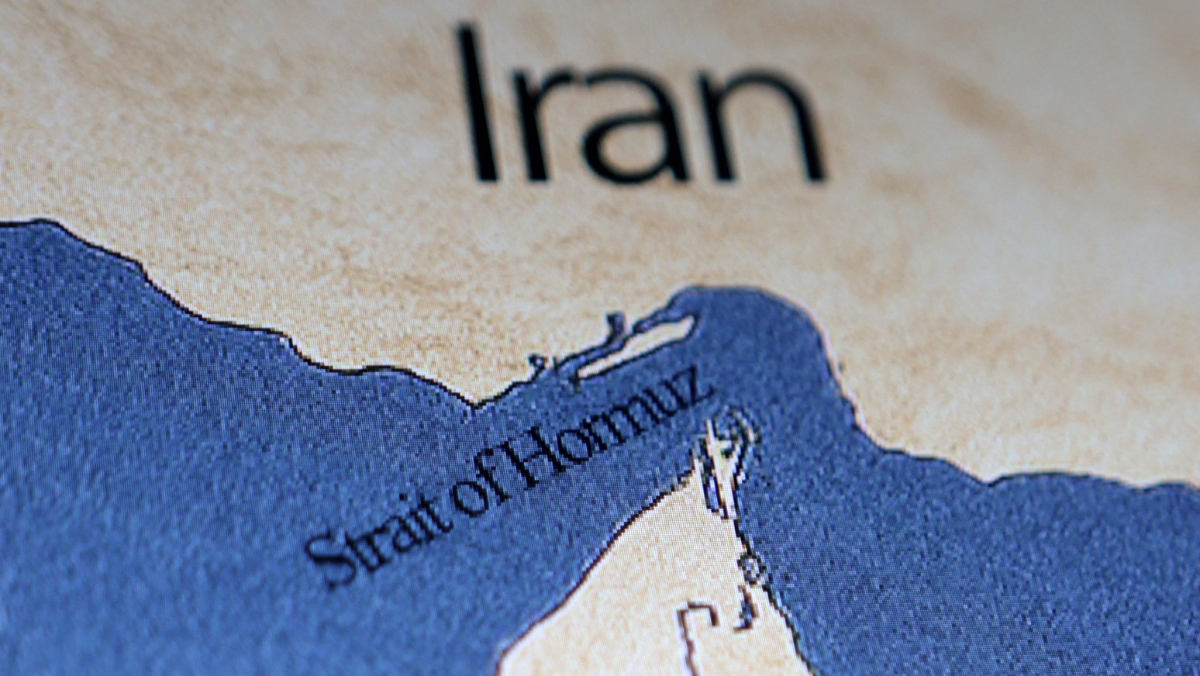 伊朗革命衛隊警告荷莫茲海峽不安全　船舶停航「形同關閉」