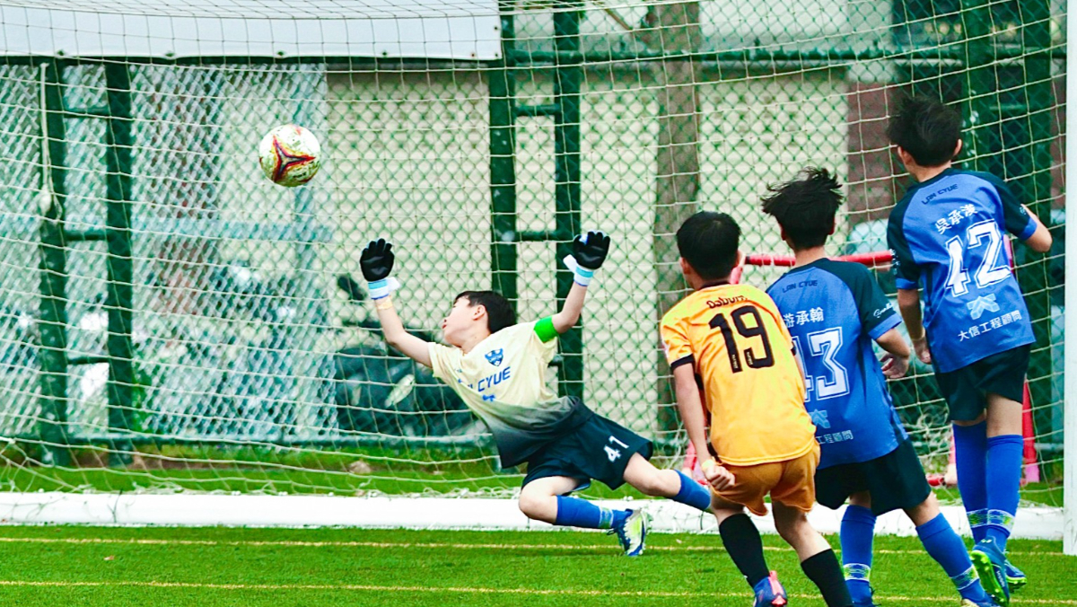健身工廠盃少年足球菁英賽次日戰況激烈　逆轉與帽子戲法輪番上演