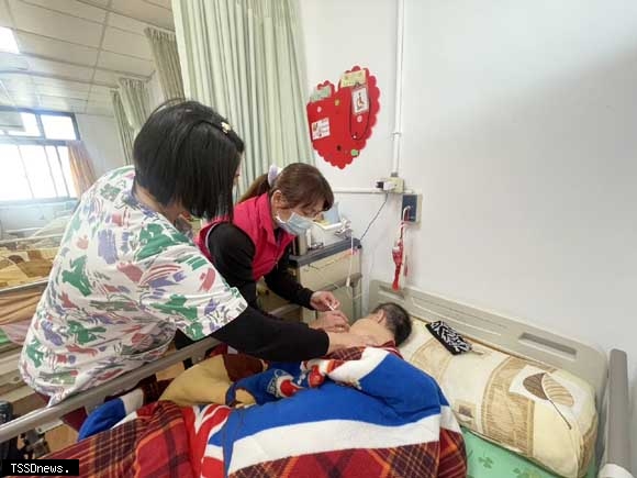 台灣疫苗推動協會捐贈高劑量流感疫苗 守護南投縣長照機構住民健康