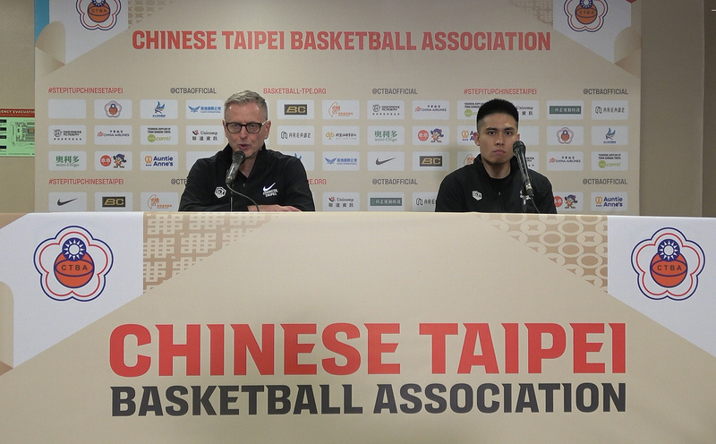 台灣男籃戰中國　賽後記者會 (圖)