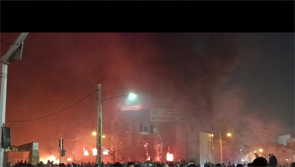 伊朗示威升溫釀2000死！ 川普喊話「奪回政權、救兵在路上」